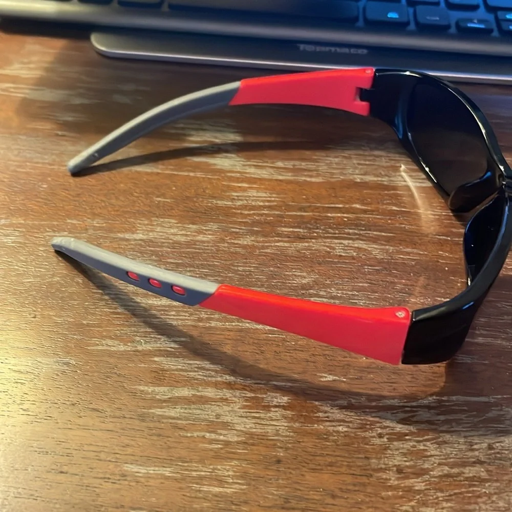 Oshkosh b’gosh LEA58974/24020 red black and gray kids sunglasses